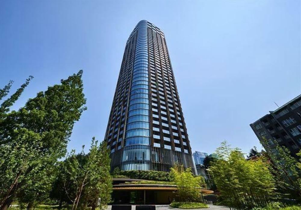 3LDK apartment in Minato Ward, Tokyo - Photo 1