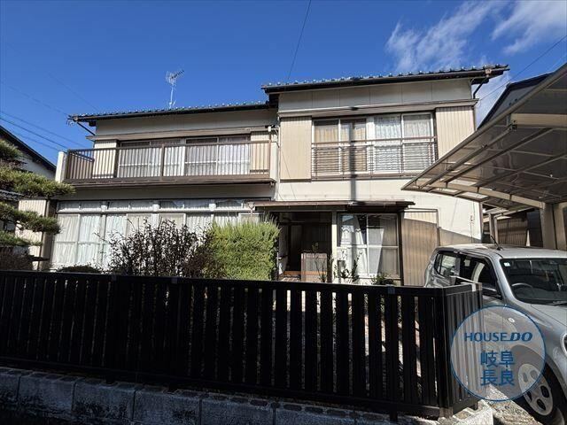 Bright 8DK Home with Carport in Gifu - Photo 1