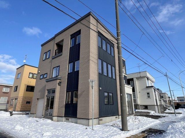 Scenic 3-Story Home with Parking in Teine - Photo 1