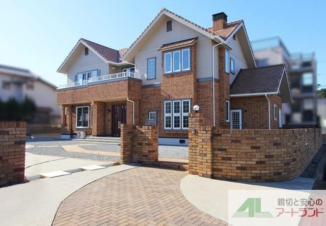 Fully Renovated House with Large Lot in Himeji - Photo 1