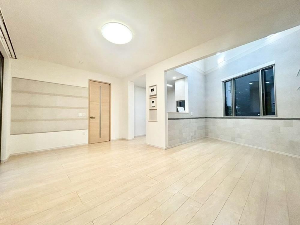 Modern 4LDK House in Inagekaigan, Chiba - Photo 1