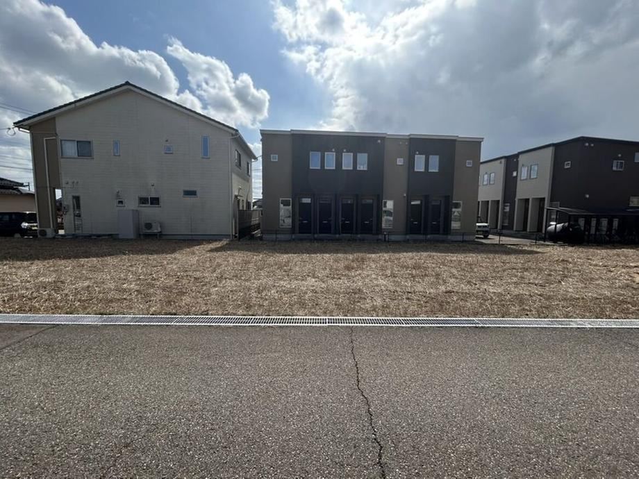 183 m² land in Kahoku, Ishikawa - Photo 1
