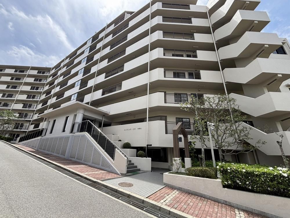 4LDK apartment in Kita Ward, Kobe, Hyogo - Photo 1