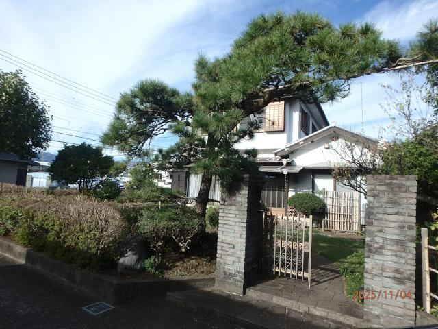 Spacious 6LDK Home with Garden in Miyahara - Photo 1