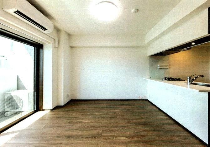 Sunny 1LDK Apartment with Pet Policy - Photo 1