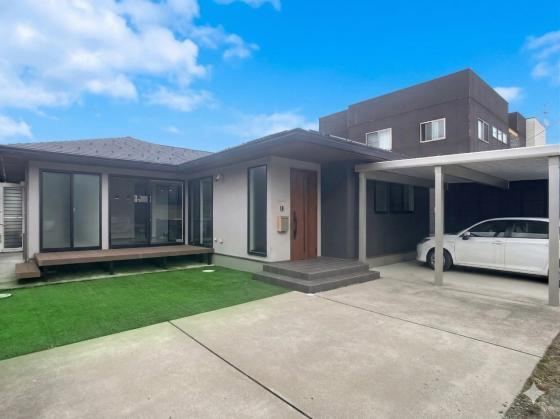 Elegant 3LDK Bungalow Built in 2020 - Photo 1
