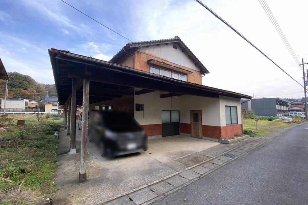 212 m² house in Toyooka, Hyogo - Photo 1