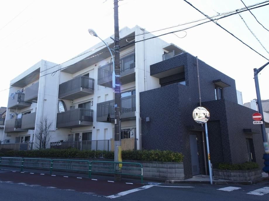 Spacious 3LDK Apartment in Kamiyama - Photo 1