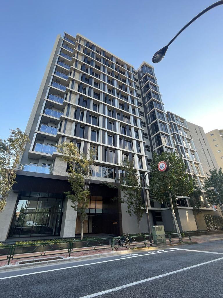 2LDK+S apartment in Shinjuku Ward, Tokyo - Photo 1