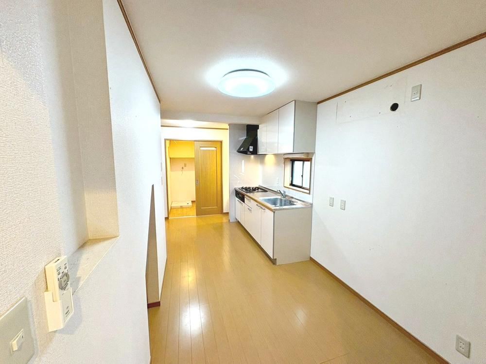 3DK House in a Quiet Neighborhood Near Kawachi-Eiwa Station - Photo 1