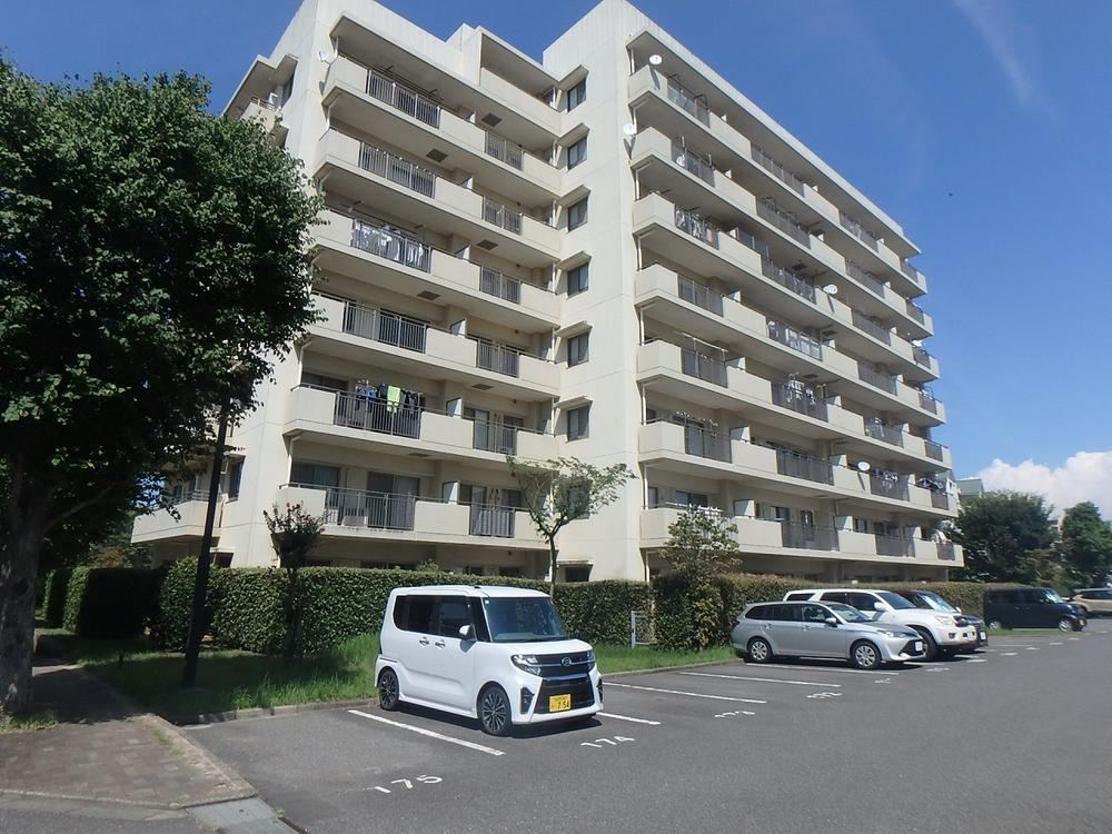 Spacious 4LDK Corner Apartment with Great Views in Inzai - Photo 1