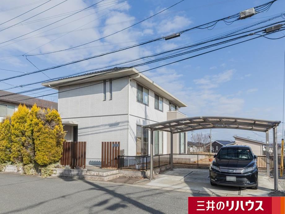 Modern 3LDK Home with Solar Panels in Akashidai - Photo 1