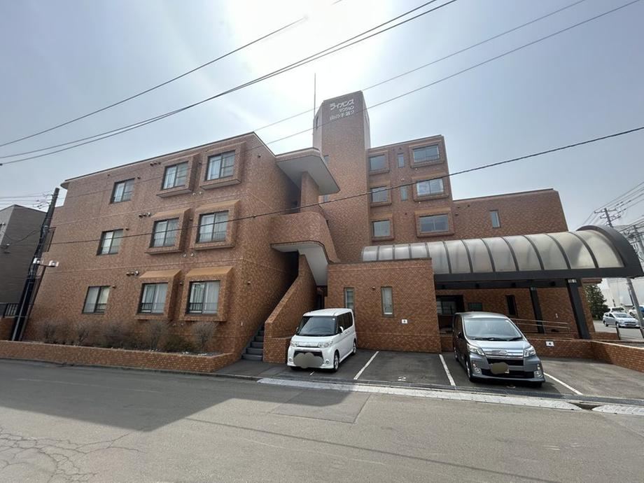 3LDK apartment in Nishi Ward, Sapporo, Hokkaido - Photo 1