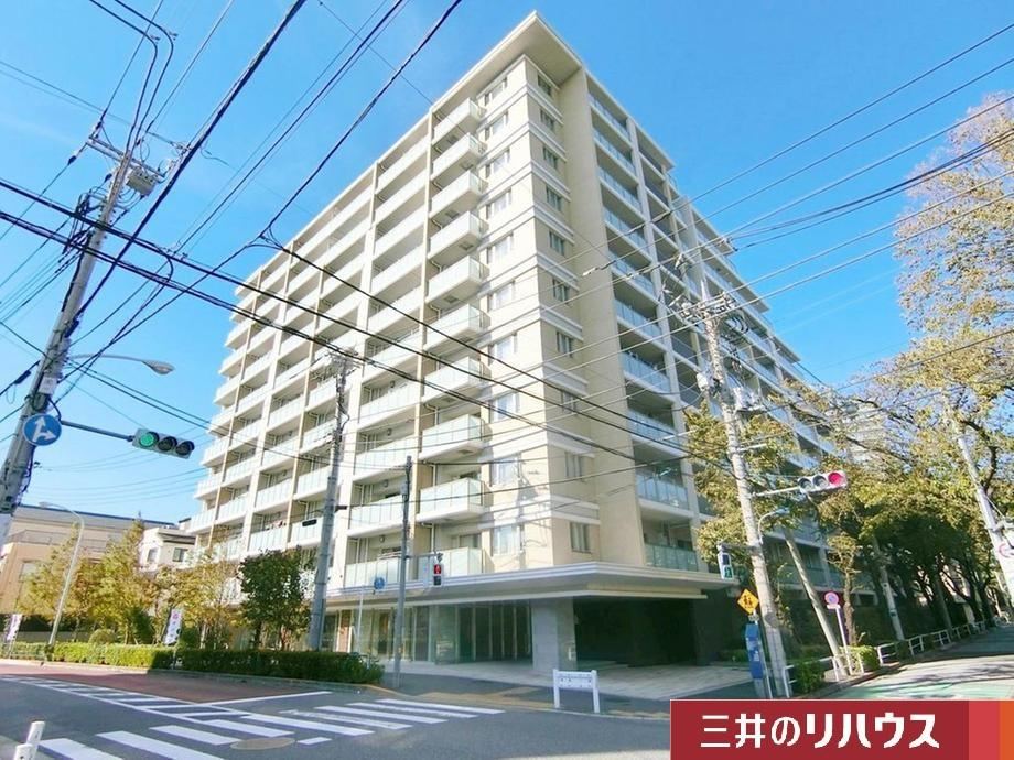 Stylish 2LDK+S Apartment in Kitakabane - Photo 1