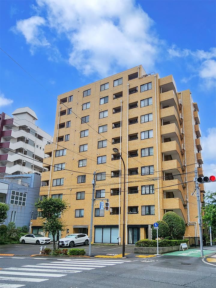 1LDK apartment in Shinjuku Ward, Tokyo - Photo 1