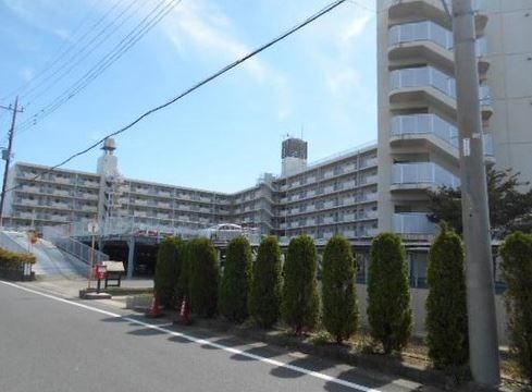 Updated 3DK Apartment in Itako - Photo 1
