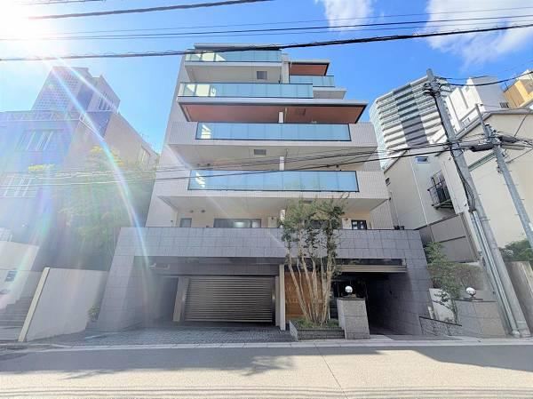 3LDK apartment in Shibuya Ward, Tokyo - Photo 1