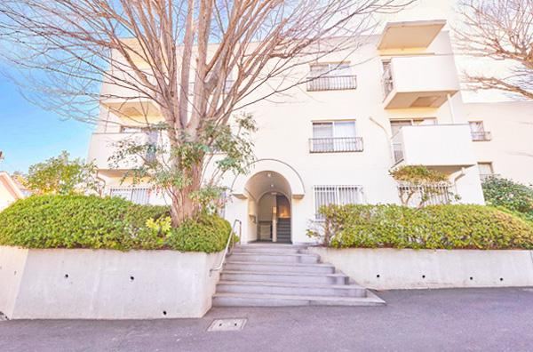 Spacious 4LDK Apartment with Corner Unit in Asao Ward, Kawasaki - Photo 1