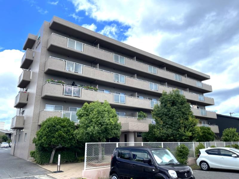 3LDK+S apartment in Naka Ward, Okayama - Photo 1