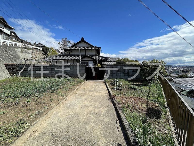 Scenic 7DK Home with Great Views in Kurashiki - Photo 1