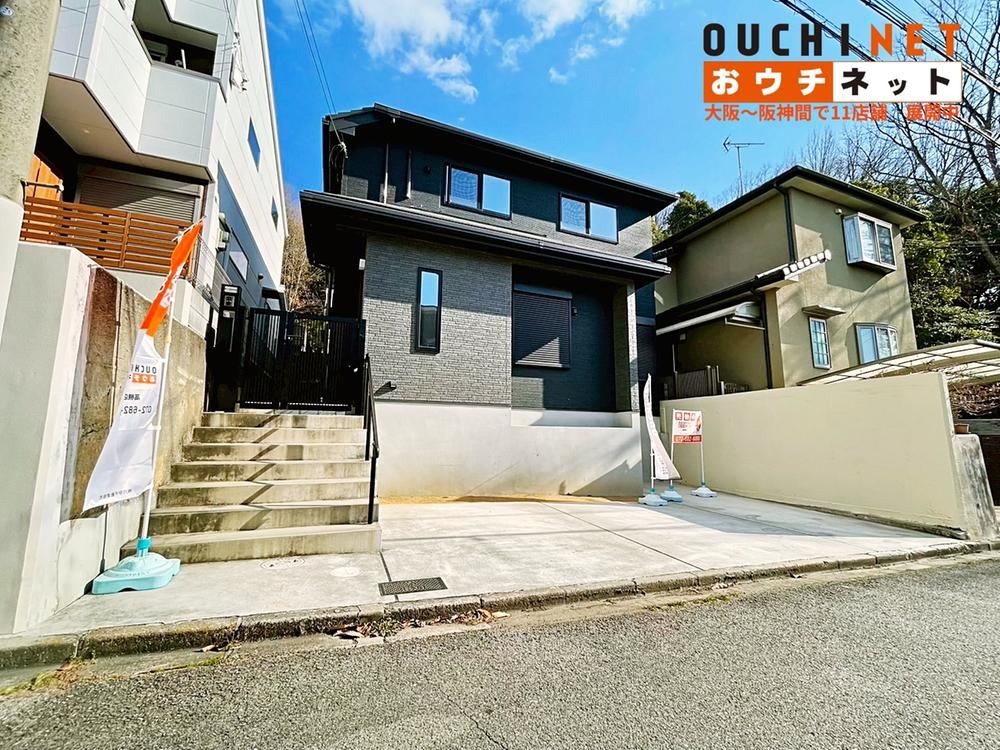 Renovated 6LDK House with Parking for 3 in Takatsuki - Photo 1