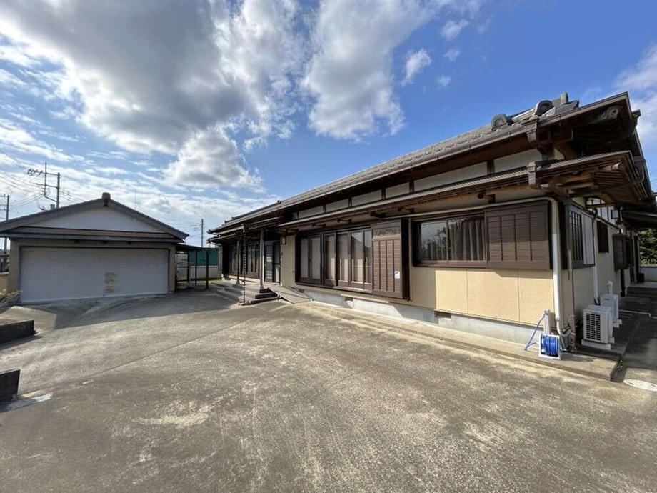 Spacious 6LDK House in Sakataike - Photo 1