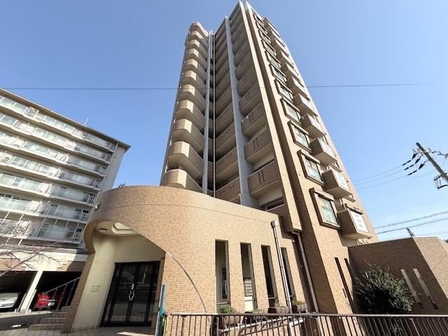 3LDK apartment in Nada Ward, Kobe, Hyogo - Photo 1