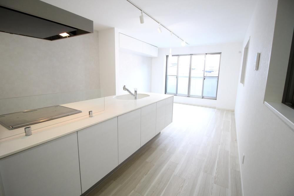 Well-Located 3LDK Home in Miyakojima, Osaka - Photo 1