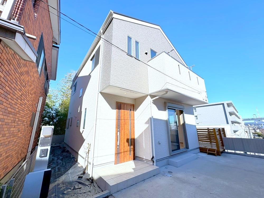 Newly Renovated 4LDK House with Roof Deck - Photo 1