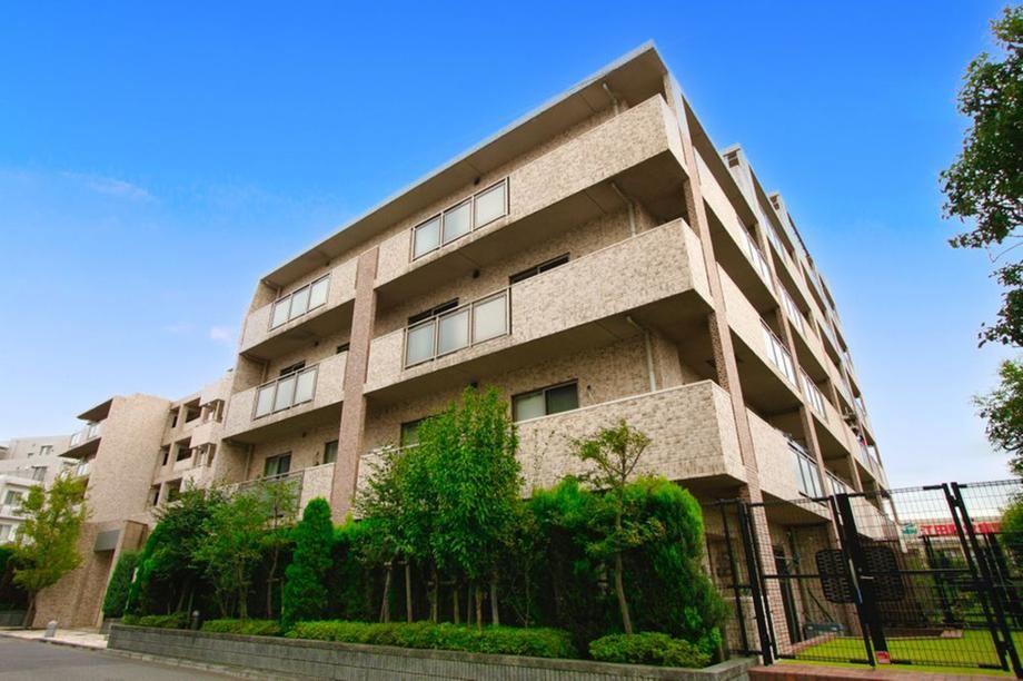 Sunny 3LDK Apartment in Eda Kita - Photo 1