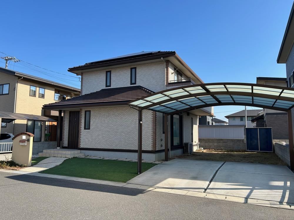 Panasonic-Built Home with Planned Renovation in Okayama - Photo 1