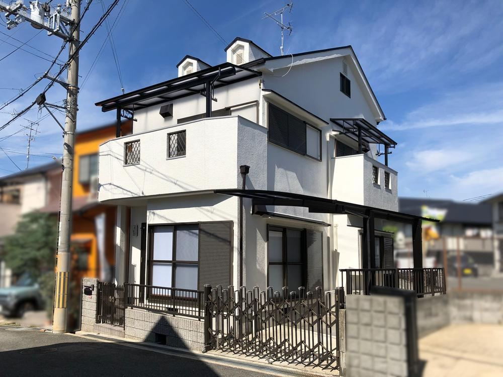 Recently Renovated 4LDK House in Hirakata - Photo 1