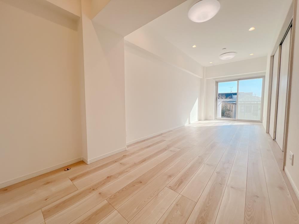 Fully Renovated 2LDK Apartment in Wada - Photo 1