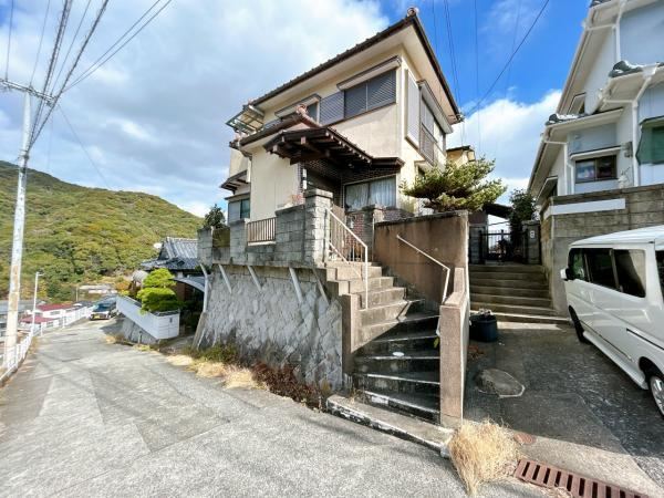 Renovating 3LDK House with Mountain Views in Kanebori, Nagasaki - Photo 1