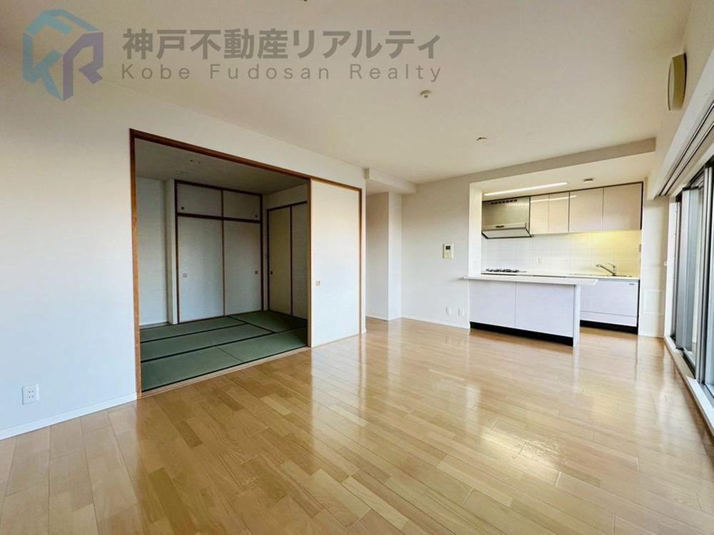 3LDK apartment in Tarumi Ward, Kobe, Hyogo - Photo 1