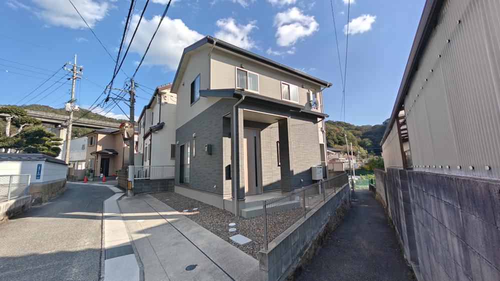 Newer 2LDK Home in Prime Location - Photo 1