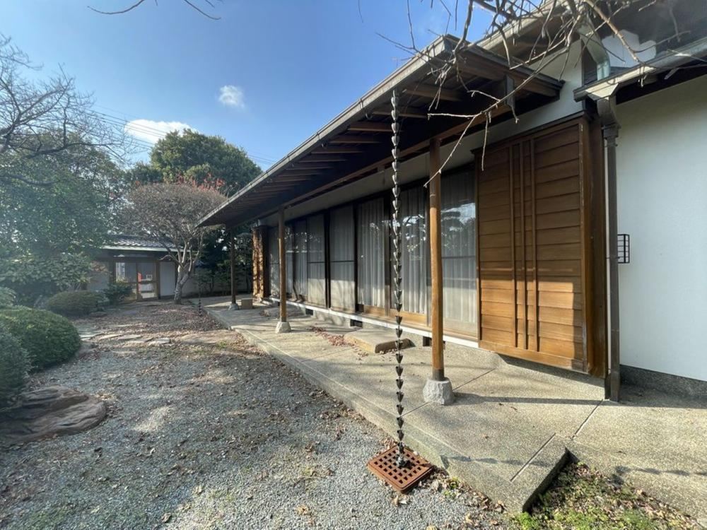 Elegant 11LDK House with Japanese Garden in Uki - Photo 1