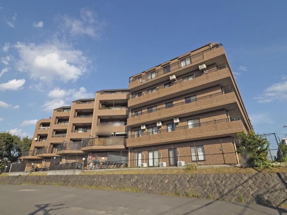 Sunny 3LDK Apartment in Kariba-cho - Photo 1