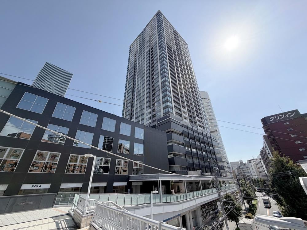 Stunning 2LDK Apartment with Mount Fuji View in Yokohama - Photo 1