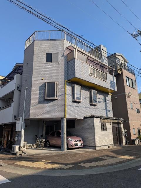 Versatile 2LDK House with Parking in Mizukasa-dori, Kobe - Photo 1