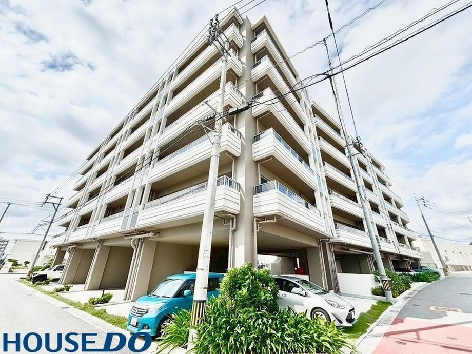 3LDK apartment in Chatan, Nakagami District, Okinawa - Photo 1