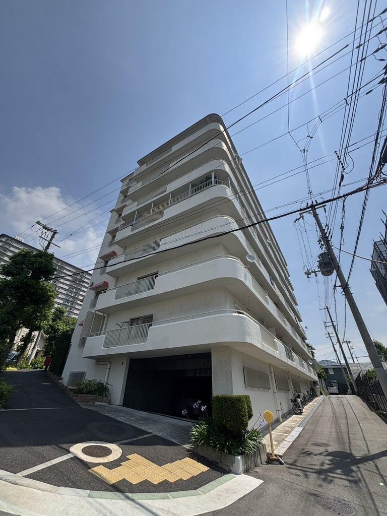 3LDK apartment in Chuo Ward, Kobe, Hyogo - Photo 1