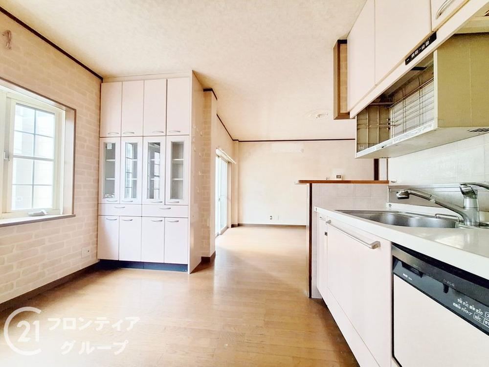 5LDK house in Kadoma, Osaka - Photo 1