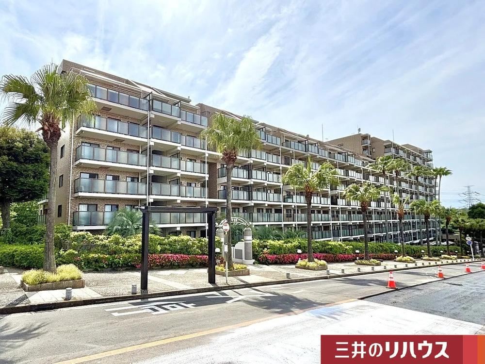 Spacious 4LDK Apartment in Rikuura Minami - Photo 1