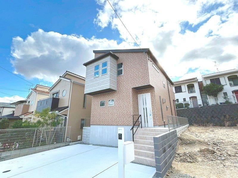 4LDK house in Takarazuka, Hyogo - Photo 1