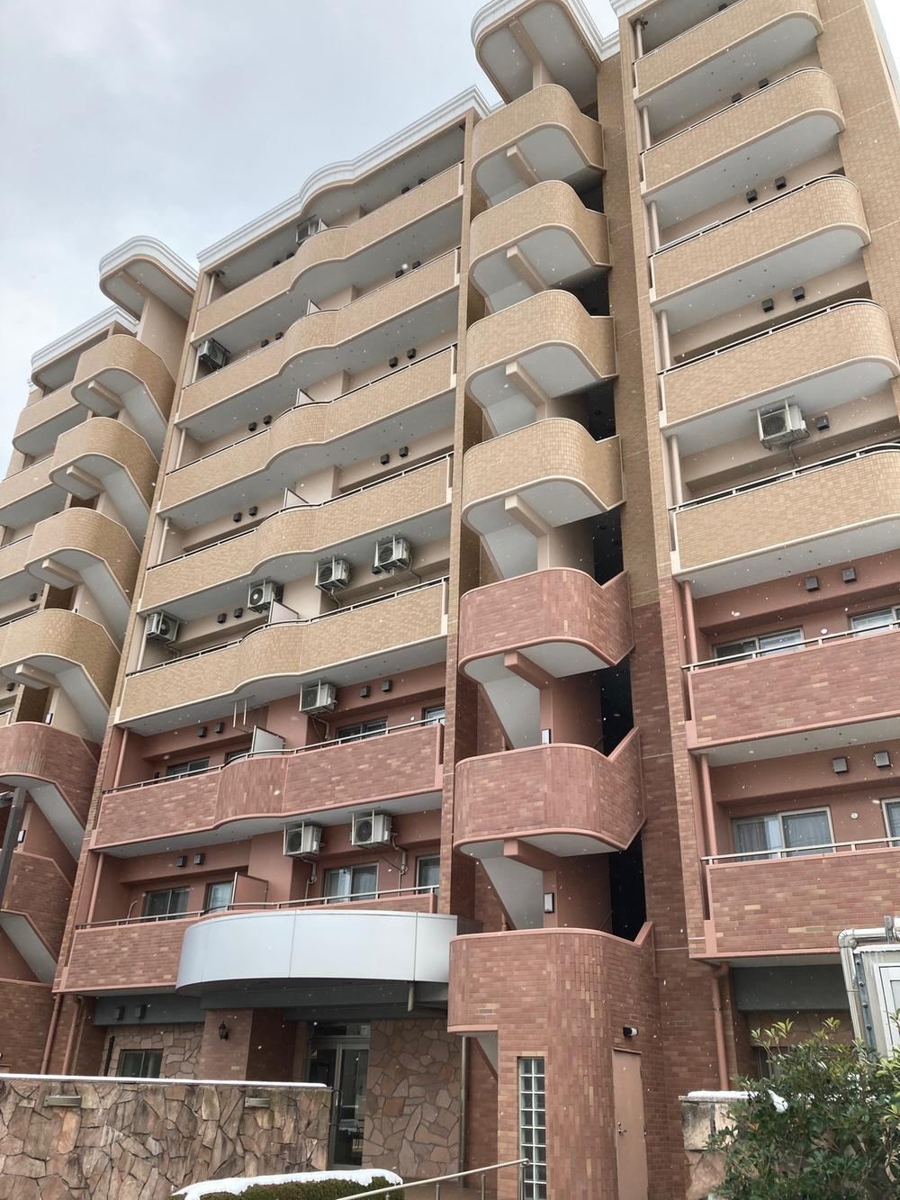 Spacious 3LDK Apartment in Minami Odori - Photo 1