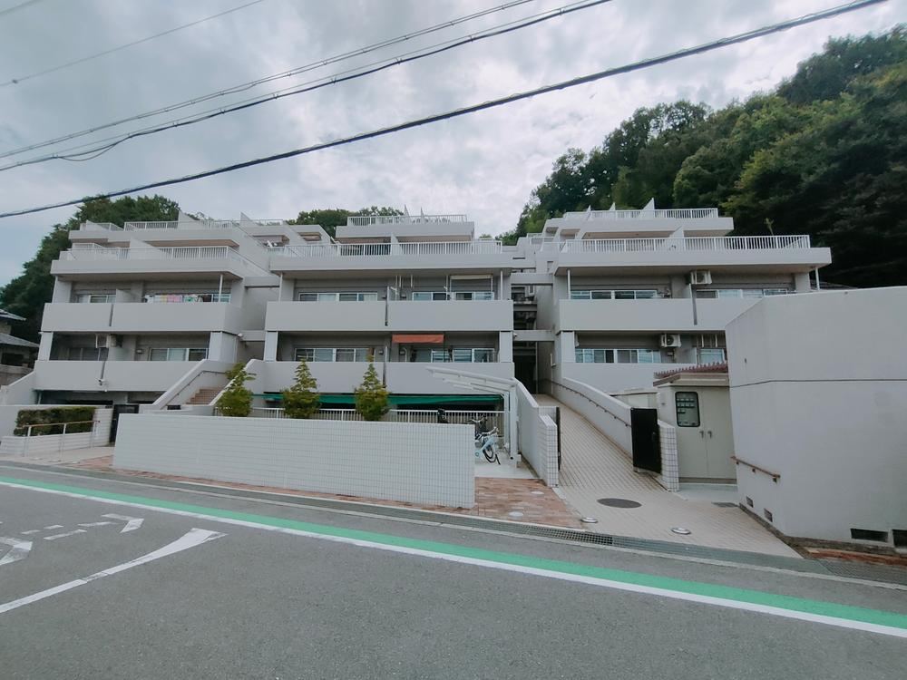 3LDK apartment in Tondabayashi, Osaka - Photo 1