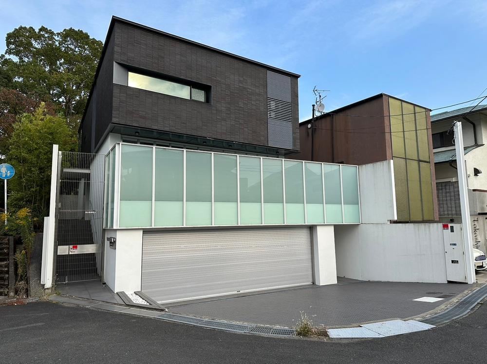 Elegant 4LDK+S House in Fujishiradai - Photo 1