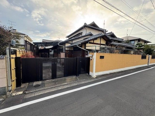 Spacious Land and Building in Koyama Area - Photo 1