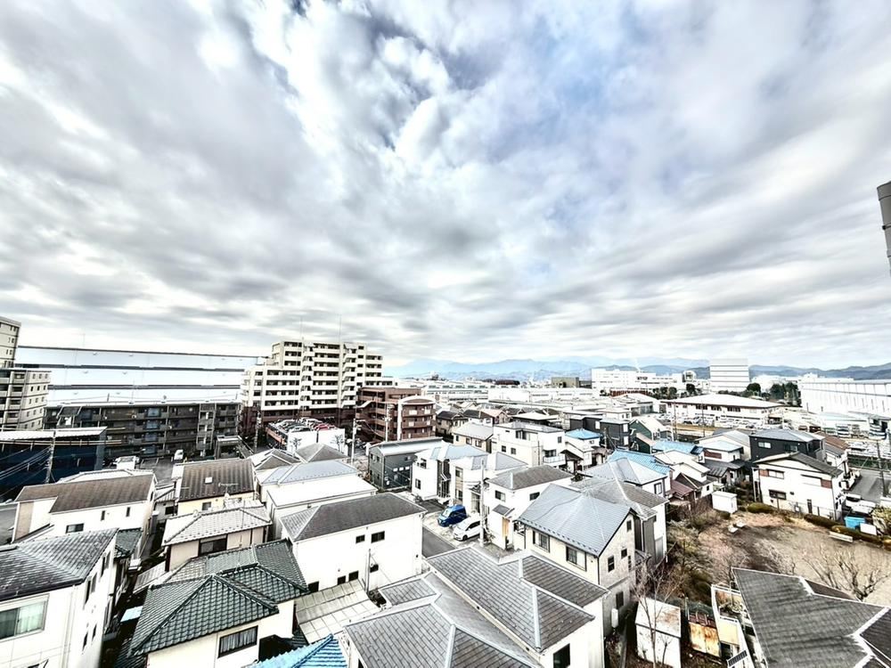 Top Floor 2DK Apartment Near Minamihashimoto Station - Photo 1